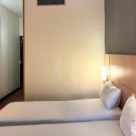 Hotel Ibis Milano Ca' Granda Esterno foto