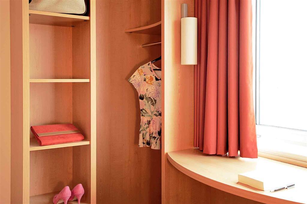 Hotel Ibis Milano Ca' Granda Esterno foto