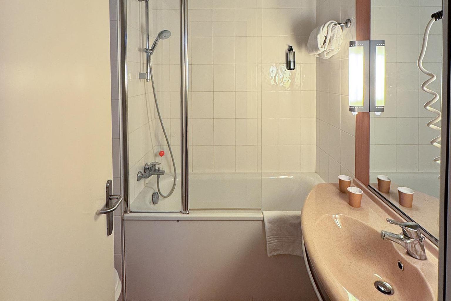 Hotel Ibis Milano Ca' Granda Esterno foto