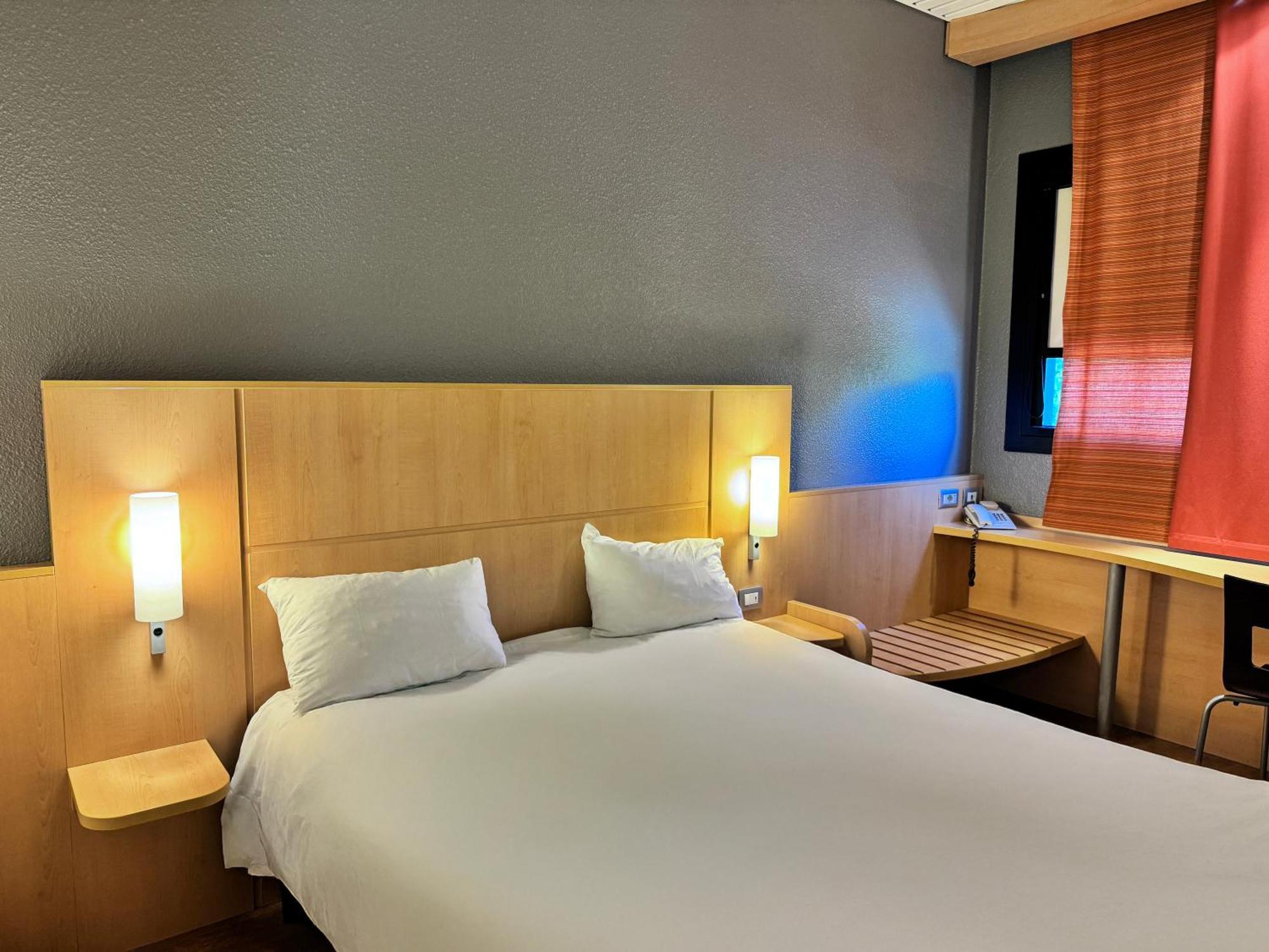 Hotel Ibis Milano Ca' Granda Esterno foto