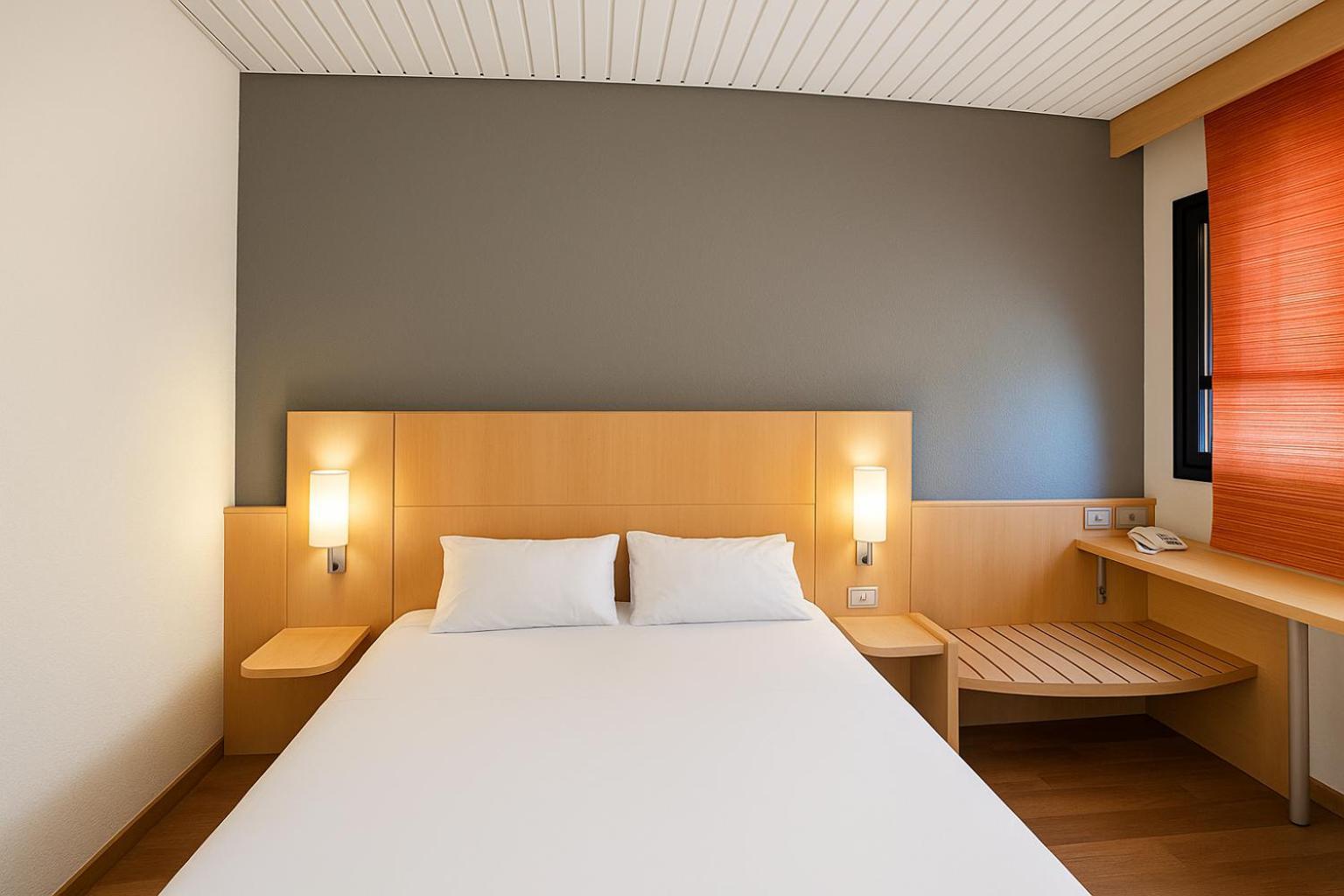Hotel Ibis Milano Ca' Granda Esterno foto