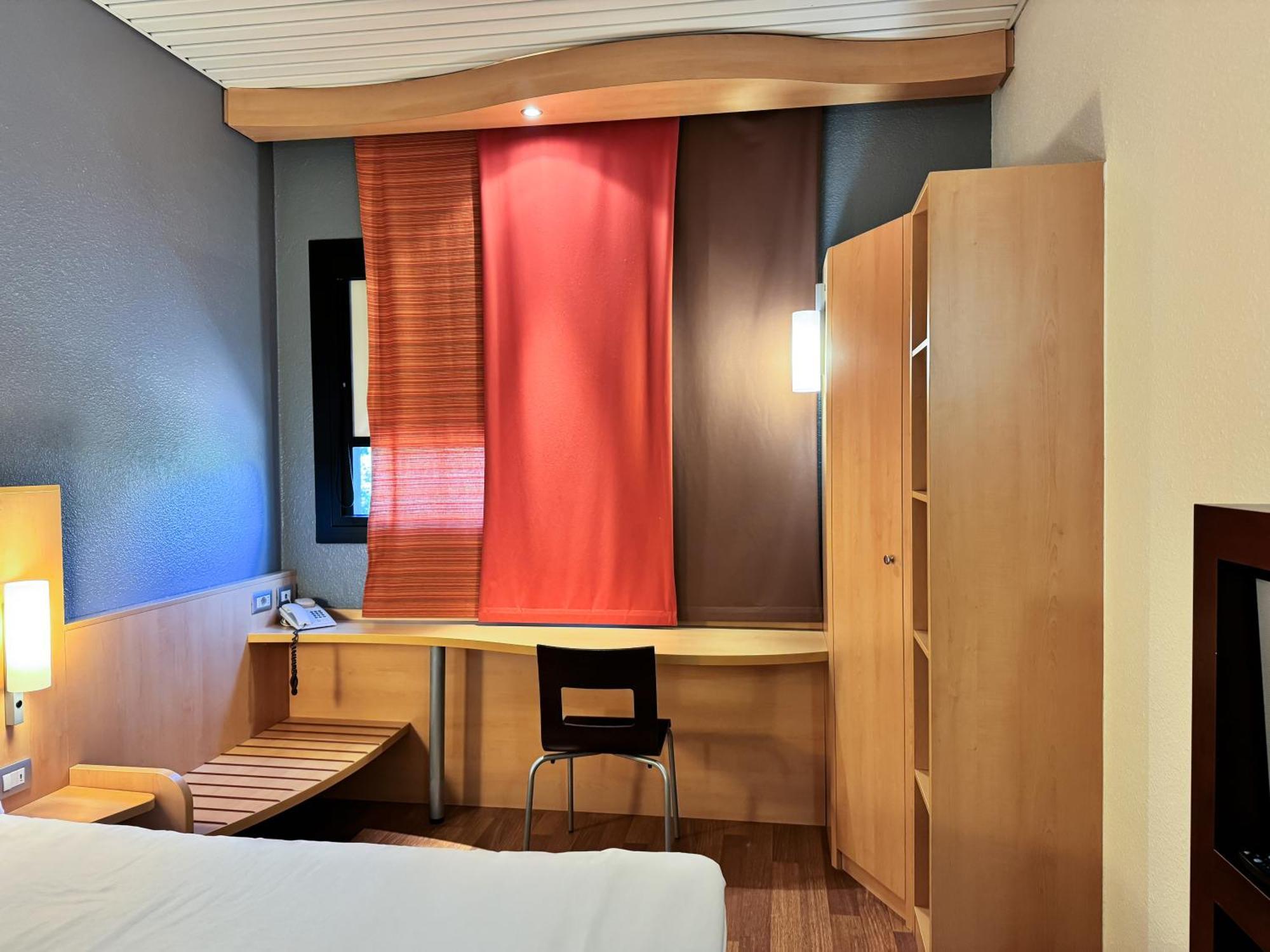 Hotel Ibis Milano Ca' Granda Esterno foto