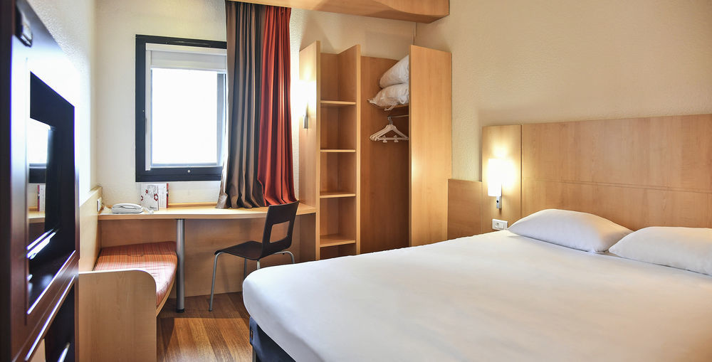 Hotel Ibis Milano Ca' Granda Esterno foto