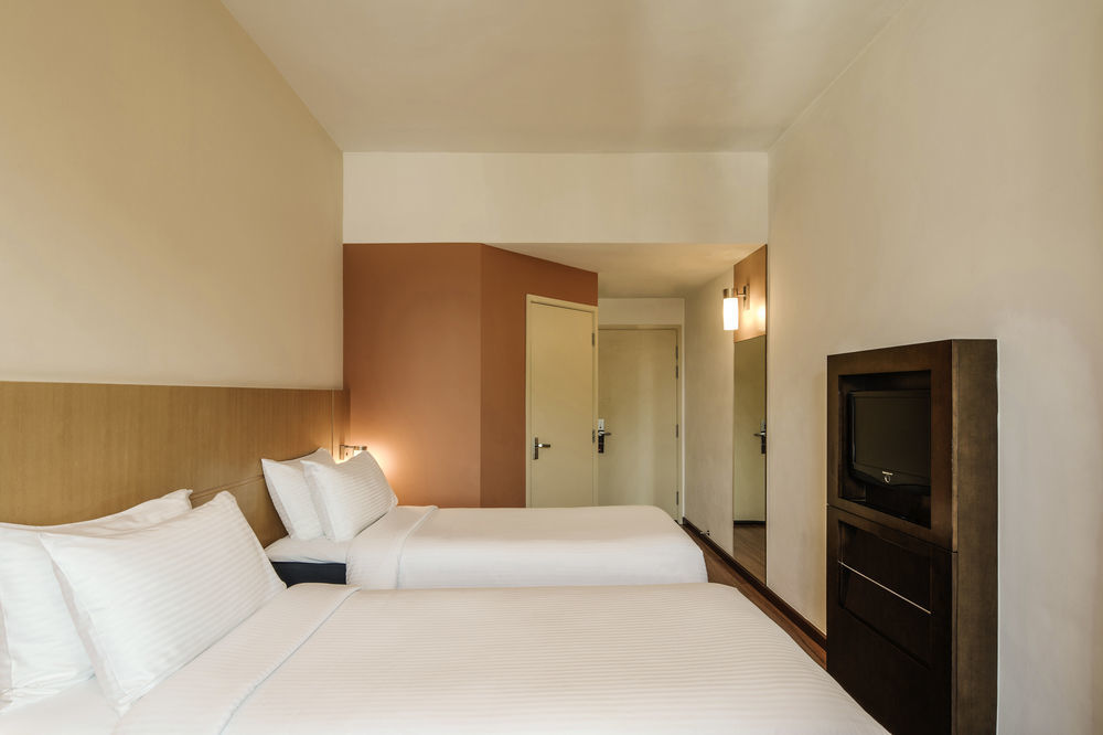 Hotel Ibis Milano Ca' Granda Esterno foto