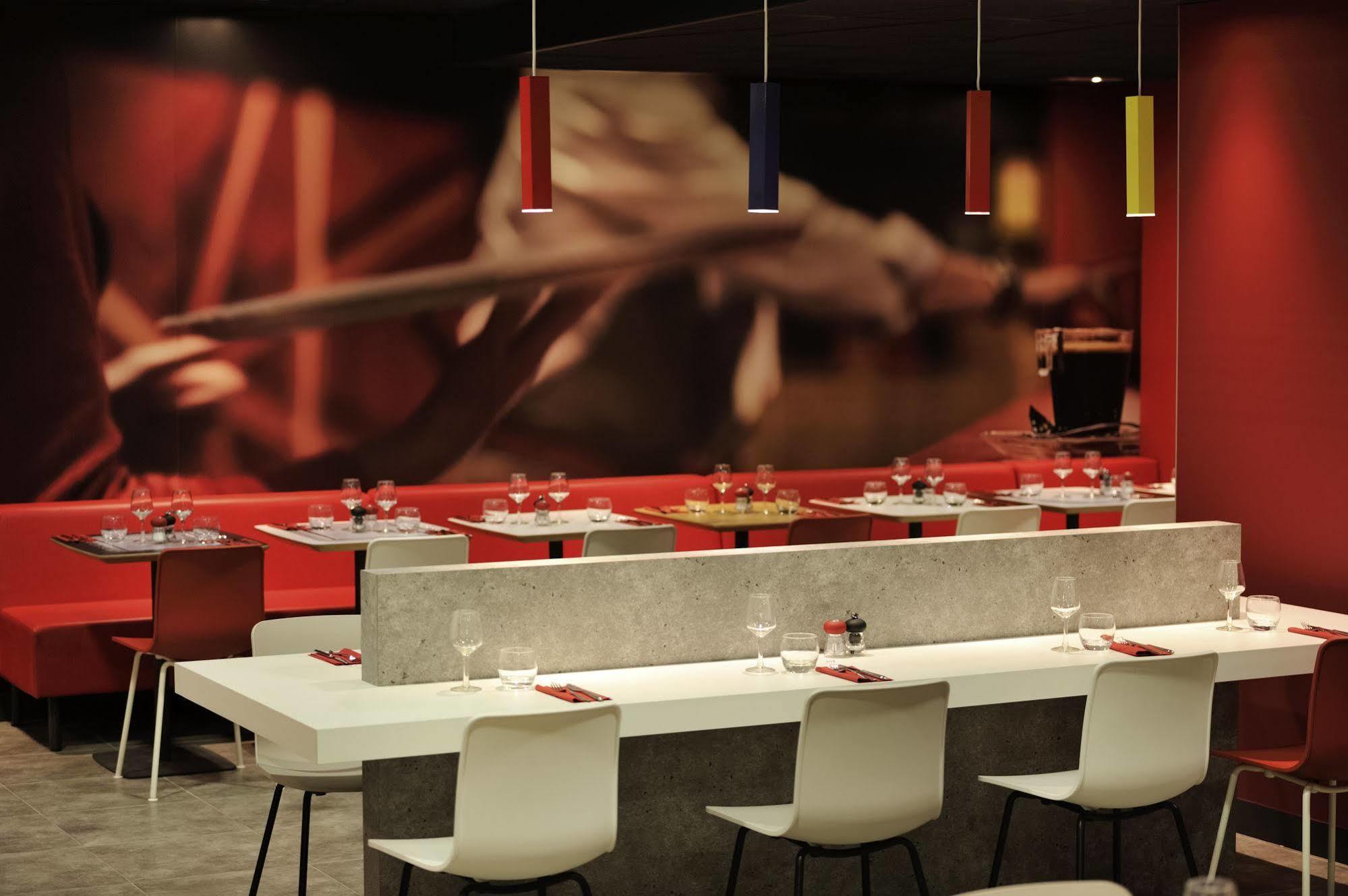 Hotel Ibis Milano Ca' Granda Esterno foto